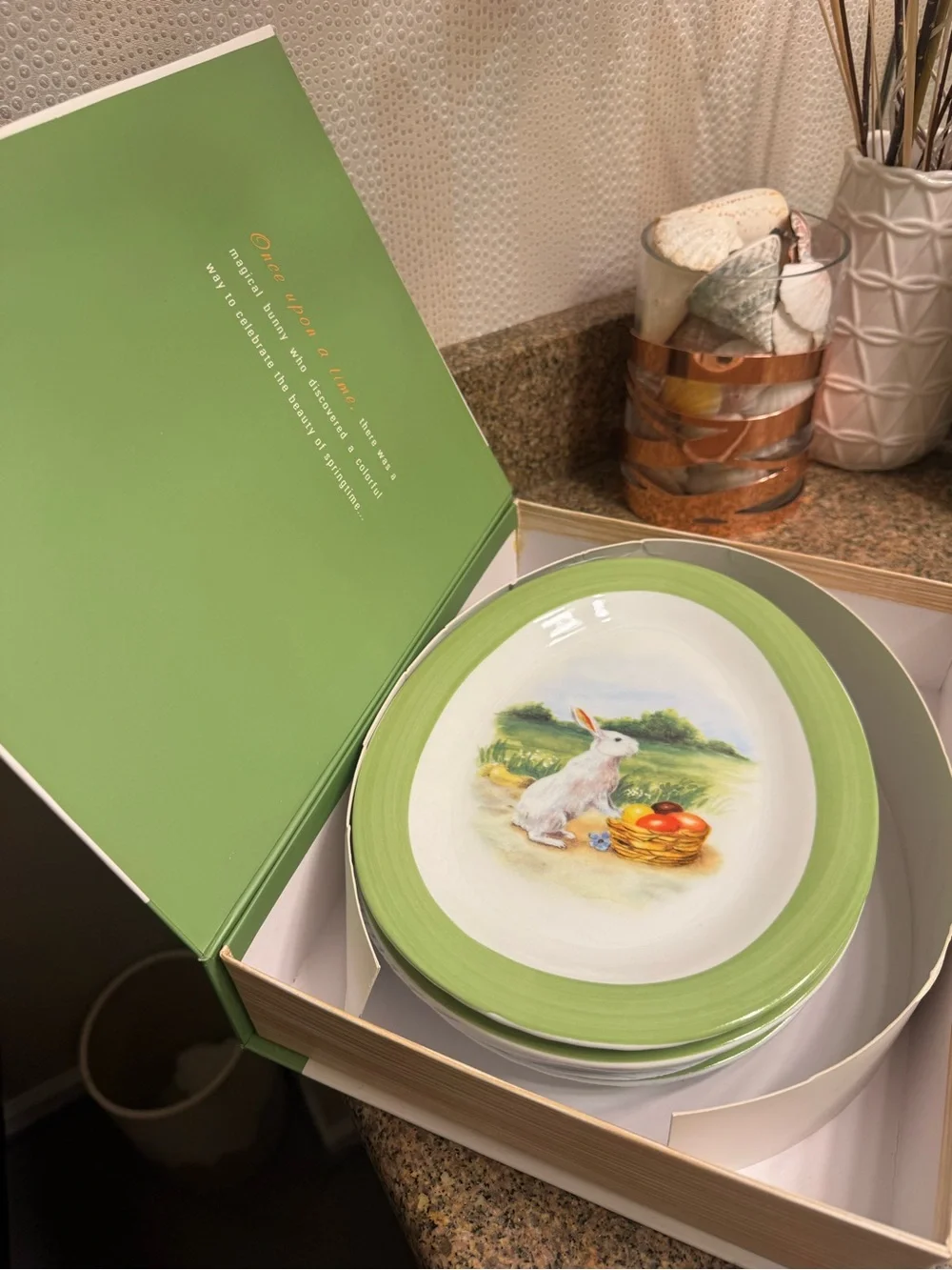 Williams Sonoma White & Green Vintage Bunny Plate Set - Spring Bunny Artwork set